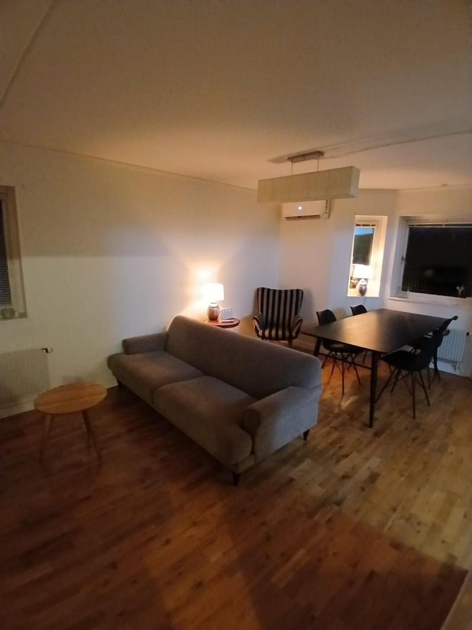 3 Laegenheter Med Totalt 5 Sovrum Och 8 Baeddar Ruda 外观 照片